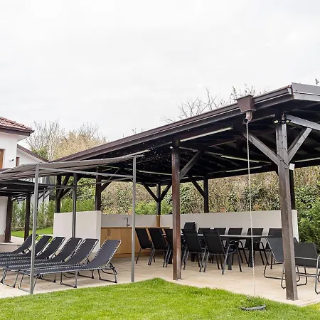 Private With 5bd, Pool & Stunning Sea Views By Flat Mаnаger *