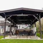 Private With 5bd, Pool & Stunning Sea Views By Flat Mаnаger Warna