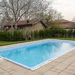 Private With 5bd, Pool & Stunning Sea Views By Flat Mаnаger Warna