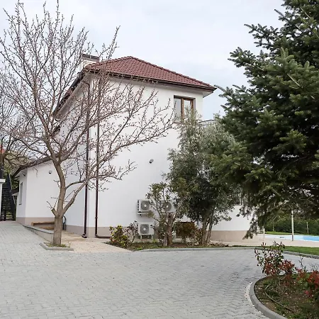 Private With 5bd, Pool & Stunning Sea Views By Flat Mаnаger Warna