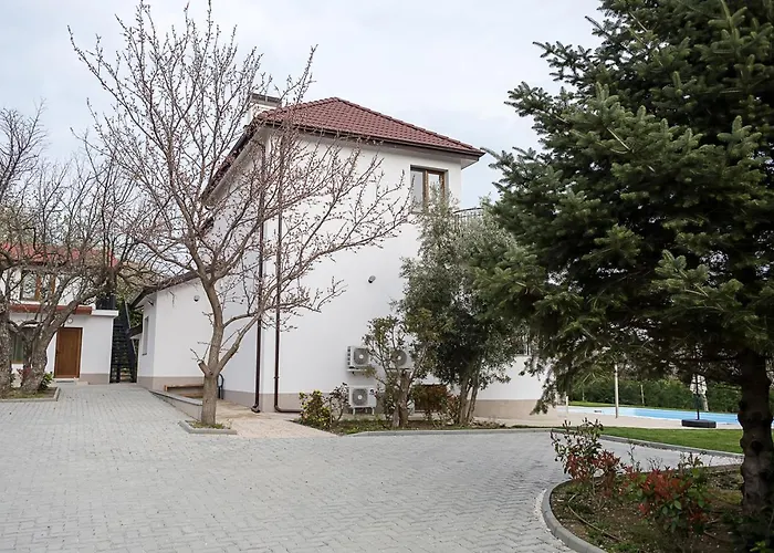 Private With 5bd, Pool & Stunning Sea Views By Flat Mаnаger Varna